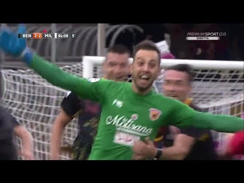Gol storico del Benevento, pareggio al 95' del portiere Brignoli (Benevento vs Milan 2-2)