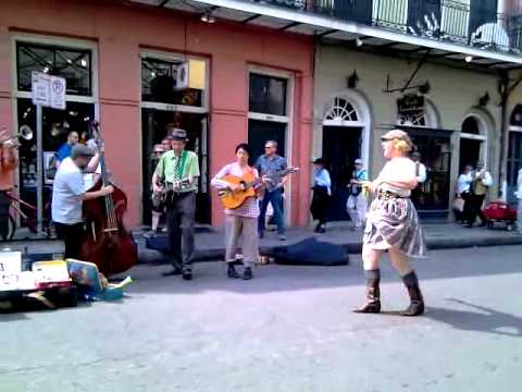 White Ghost Shivers In New Orleans -Sweet Banana