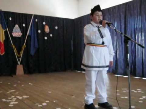 04 Serbare de Craciun la Casa de Cultura din Raciu  - MVI_2590.AVI