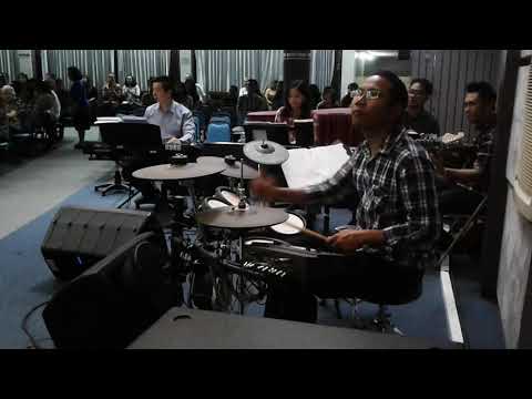 PUJILAH TUHAN cover by GKKK malang