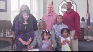 Mayor Johnny Magee signs March for Jesus proclamation