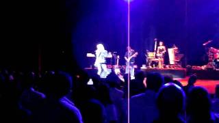 Mother Earth- Cyndi Lauper (03/03/2011- Teatro Gran Rex- Bs.As ).MPG