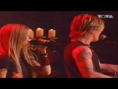 The Goo Goo Dolls (Johnny Rzeznik) Feat. Avril Lavigne - Iris (Live at Fashion Rocks 2004)