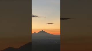 Sun rose behind Mt. Batur — a rare moment.#Bali #Sunrise #MountBatur #Shorts #バリ島
