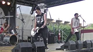 School Damage - Not my Problem (#PunkRockRaduno2017)