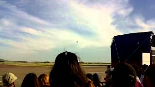 preview picture of video 'Festival aéreo Olavarria 2013 vuelo (1) avión L29'