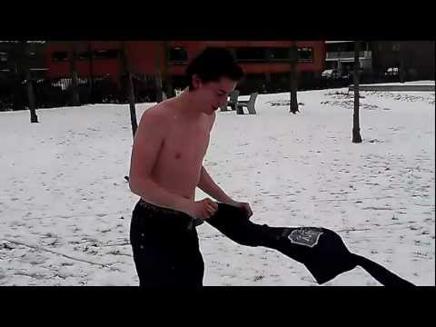 Gestoord Kutkind Delani: Achieving Hard Nipples