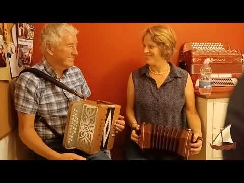 THE THREE SEA CAPTAINS - Irish set dance on button accordion and concertina