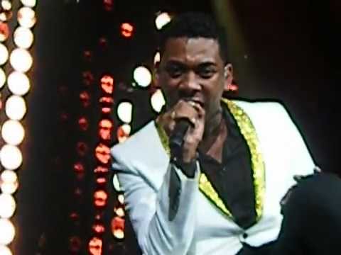 Joshua Ledet- Runaway Baby live in Pittsburgh HE SANG TO ME!