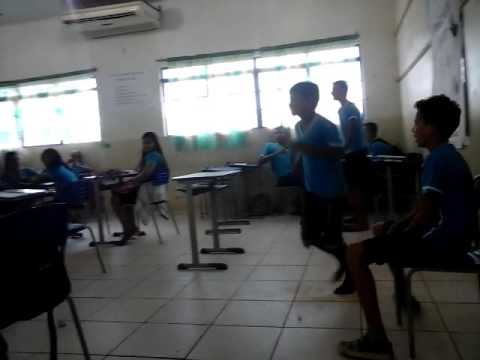 Olha oque acontece quando a professora sai da sala :-D