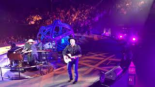 Garth Brooks singing That Summer live in Vancouver!