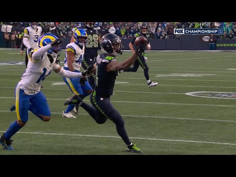 JSN looks like a glitch in the matrix with this INSANE catch