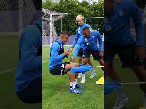 Mandi Fischer löst Bewunderung aus 😂💜 #faklive #FAK