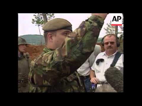 YUGOSLAVIA: KOSOVO: PRISTINA: RUSSIANS BLOCK ACCESS TO AIRPORT