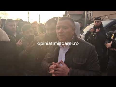 Au intervenit jandarmii la Sânmihai. Peste 150 de oameni la casa bunicilor ucigașului lui Mario.