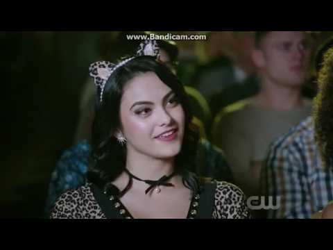 Riverdale - Archie & Valerie Kiss (1x06) - (FRENCH SUBTITLES)