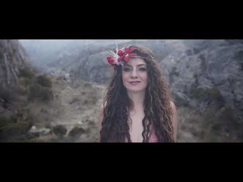 Andrea del Pilar - Orgullosamente Mujer (Official Video)