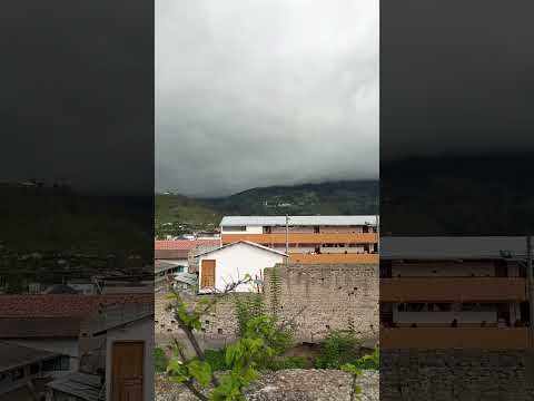 Mirando hacia el Cayambe e Imbabura! 🗻🌄 #volcanes #nevados#ibarra