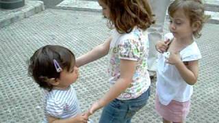 Jugando al corro de la patata