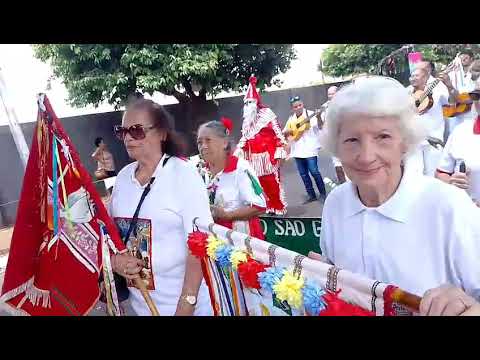 Em contro de bandeira de santos reis em Américo de campos Cia de santos reis graça branca 