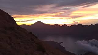 Download lagu Sunset di Plawangan Sembalun Gunung Rinjani, Lombok mp3