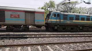 preview picture of video '02821 Pune - Santragachi AC spl 12 hrs+ late runnig....'
