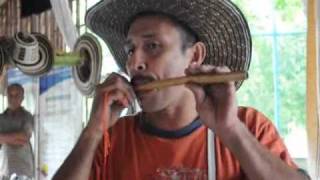 preview picture of video 'Turismo Colombia: EL PITO ATRAVESAO  Instrumento musical  de  Morroa Sincelejo - Sucre - Colombia'