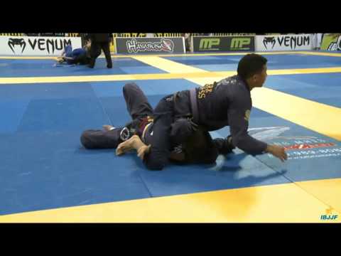 Dominique Bell - Worlds 2015 - Match 6 (Submission)