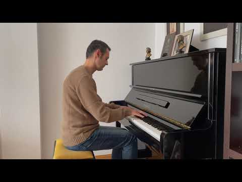 Oscar Pascasio - Your eyes (Playing the piano at home)