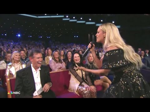 Incredible tribute to Randy Travis by Carrie Underwood.