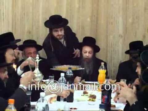 Zvehill Rebbe conductiong Yahrtzeid Tish for R' Gedalya Moshe of Zvhil - Cheshvan 5771