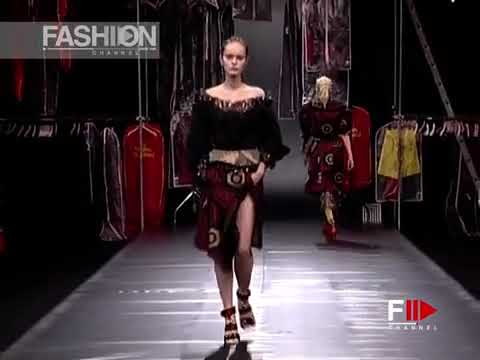 VIVIENNE WESTWOOD Fall/Winter  2004-2005