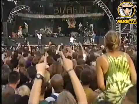 Laura Pausini canta "Astro del ciel", ricordandoci l'imminente arrivo di Gesù nostro salvatore.