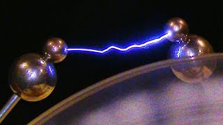 Wimshurst Machine - In 4K Slow Motion ( Visual Static Electricity Generator Machine )
