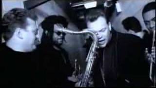 UB40-Can&#39;t help falling in love