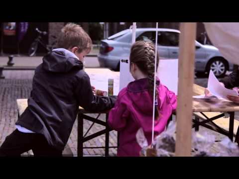 Kruidenvrouwtje Frannie - 20 - Vestingcode Hellevoetsluis 2014 - Pleintje voor Vestingkerk