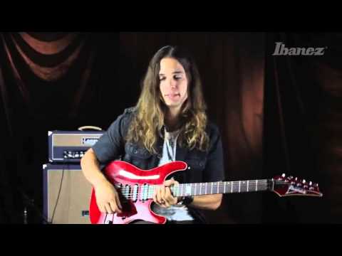 Kiko Loureiro apresenta sua nova guitarra signature Ibanez KIKO10P