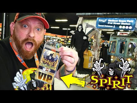 ALONE INSIDE SPIRIT HALLOWEEN FLAGSHIP STORE! 2025
