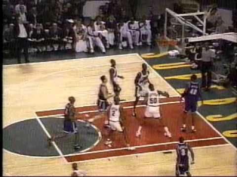 Shawn Kemp insane 1 hand alley oop dunks vs the Bucks (96)