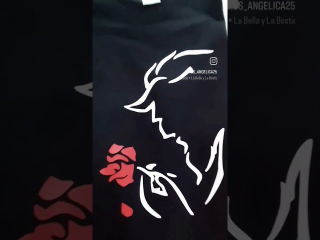 Vídeo relacionado con Disney La Bella Y La Bestia Floral Silhouette - Camiseta Camiseta