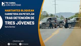 Habitantes bloquean carretera en Petatlán tras detención de tres jóvenes