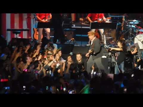 Les enfoirés 2018 - Jean-Louis Aubert "Quelque chose en toi"