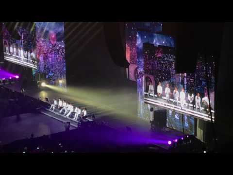 170428 EXO'rDium in LA - Acoustic Medley (Call Me Baby, Love Love Love, Lady Luck) Fancam