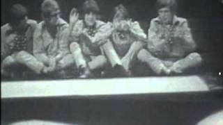 Music video thumbnail preview for Hungária- Repül a varázsszőnyeg!! by Hungária