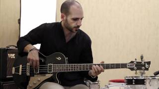 Video thumbnail for Duesenberg Starplayer Bass by Studio Chamberlin