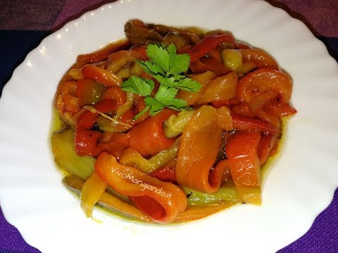 Peperoni arrostiti sulla piastra e conditi