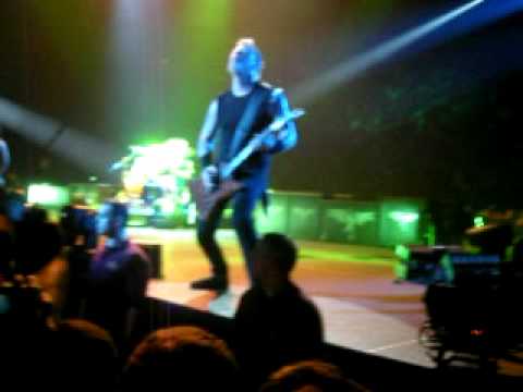 Metallica - Master of Puppets Solo (LIVE) - Paris Bercy 02/04/09 - First Row!!