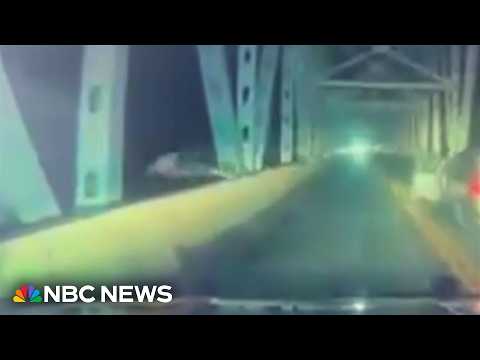 Suspect in Missouri jumps off bridge while fleeing deputies