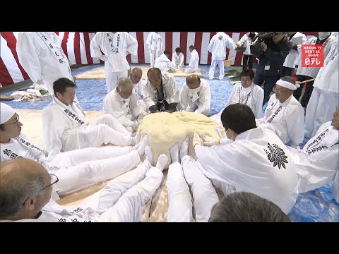Giant rice cake making for deities