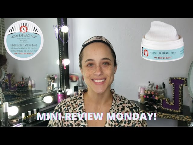 Vídeo relacionado con First Aid Beauty Facial Radiance Pads Daily Exfoliating Pads with AHA (Glycolic + Lactic Acids) that Help Tone & Brighten Skin Compostable for Daily Use, 28